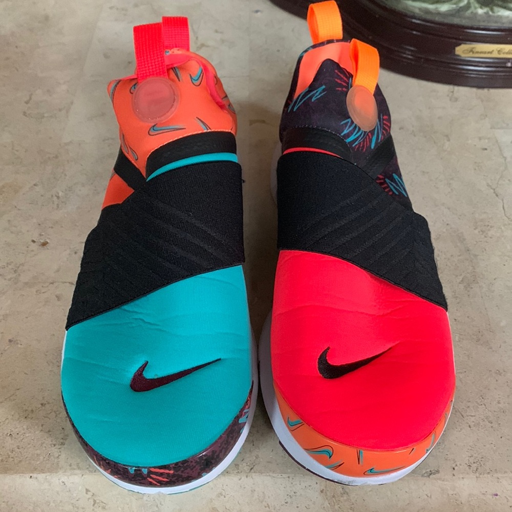 Girls Pre owned Nike Presto size 4